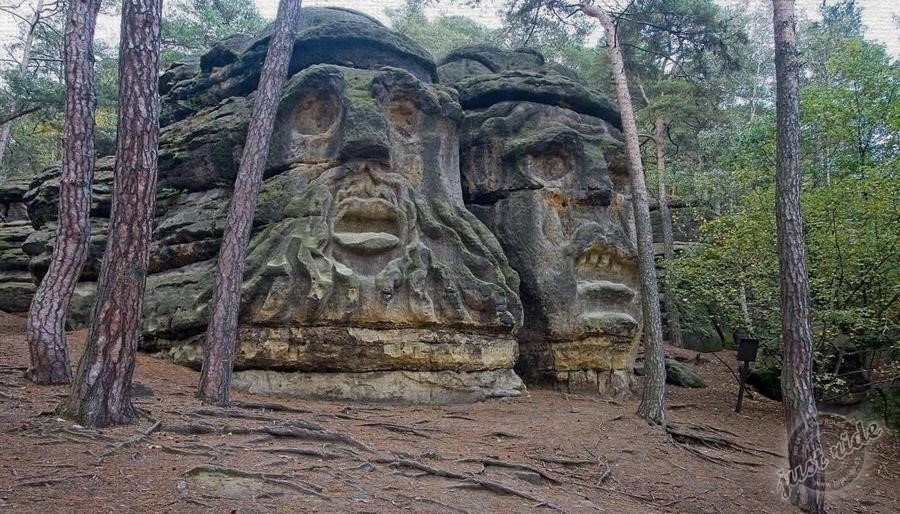 Čertovy hlavy - skalní skulptura - Liběchov - Želízy