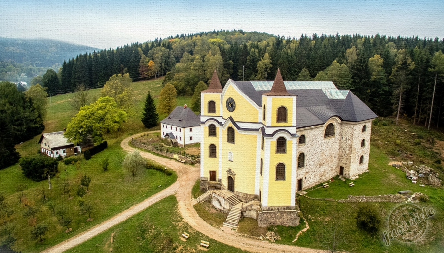 Kostel Svaté Marie Nanebevzaté v Neratově - tip na výlet v Královéhradeckém kraji