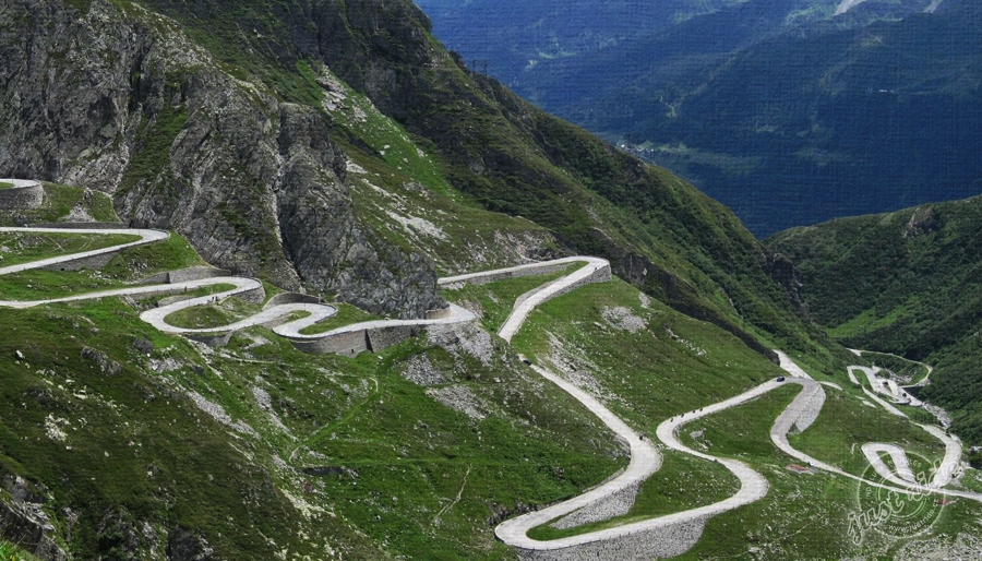 San Bernardino Pass - Švýcarské Alpy - Nejzajímavější silnice Evropy