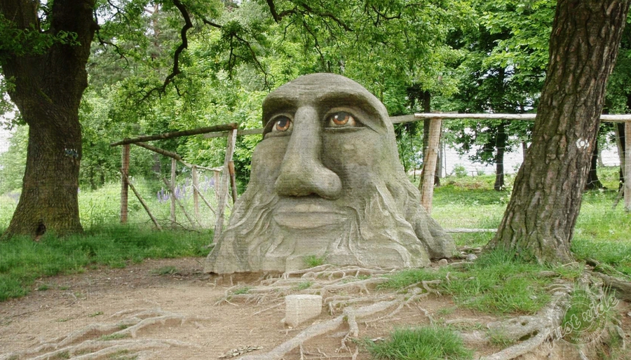 Mamlas - socha Michala Olšiaka - tip na výlet na Vysočině