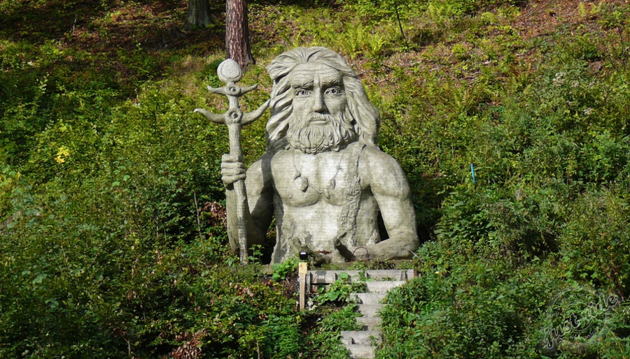 Veles - socha Michala Olšiaka - tip na výlet v Moravskoslezském kraji