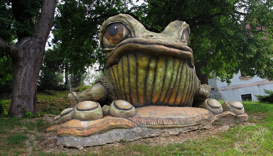 Žába - socha Michala Olšiaka - tip na výlet v Olomouckém kraji