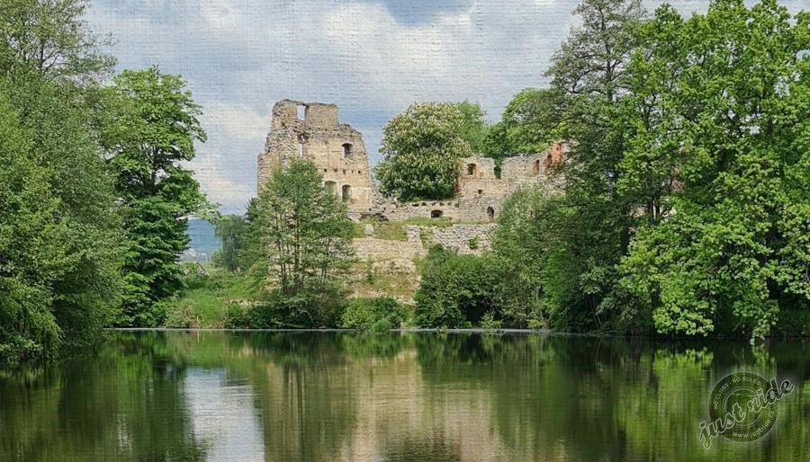 Zřícenina hradu Starý rybník